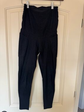 Beyond the Bump Beyond Yoga Maternity leggings with pockets 24” inseam